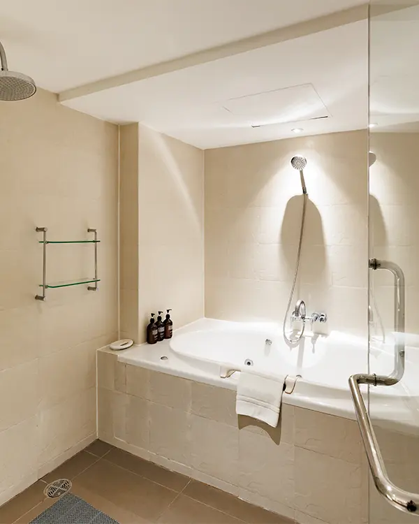Jacuzzi Suite