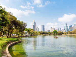 Asoke vs Silom: Lifestyle, Transport, Shopping, Hotels